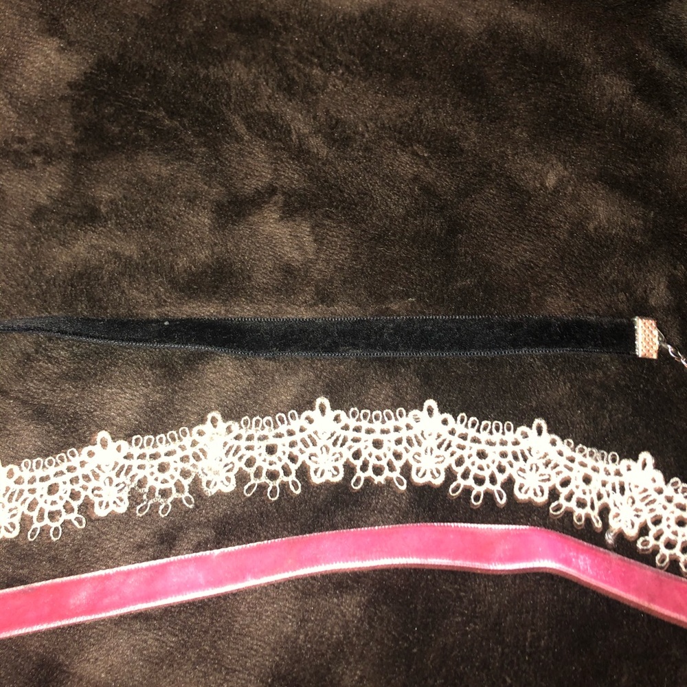 Chokers - Picture 3 of 3